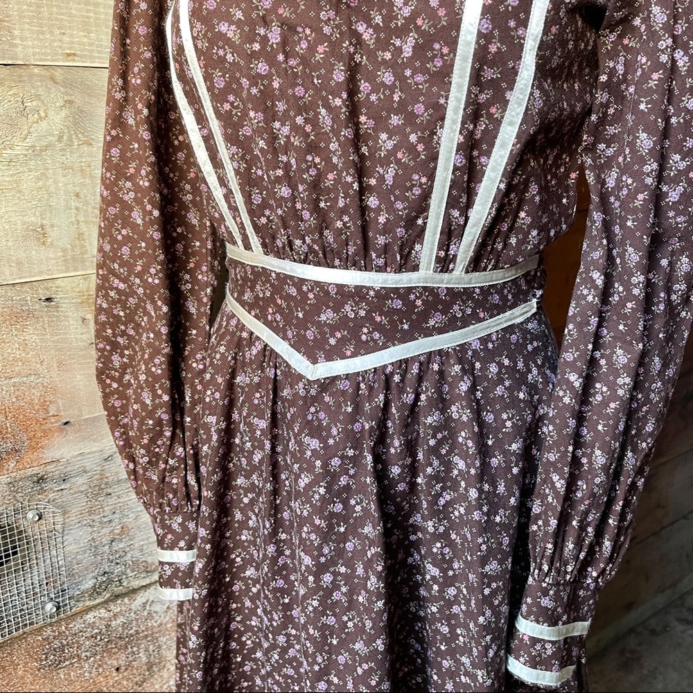 Gunne Sax 1970’s Brown & White Velvet and Lace Floral Print Midi Dress Size 9 - Picture 4 of 12